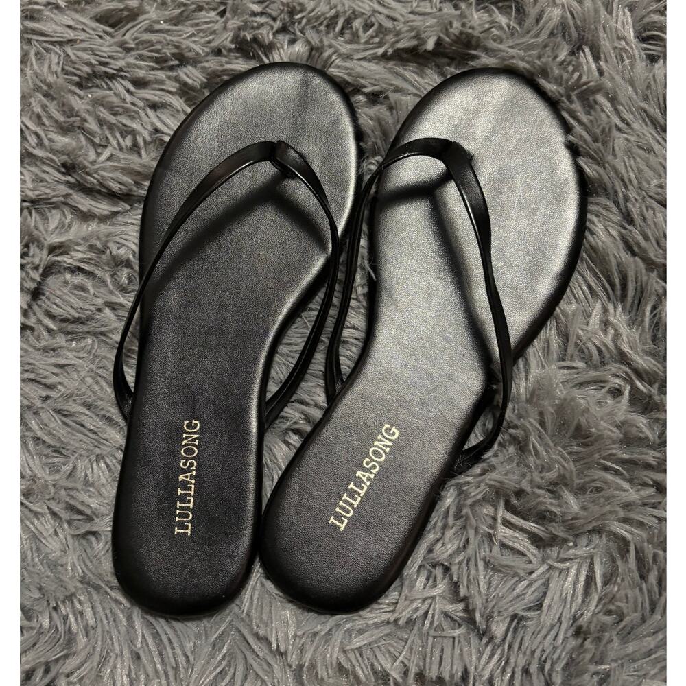 Brand new women’s flip flops size 7 black leather